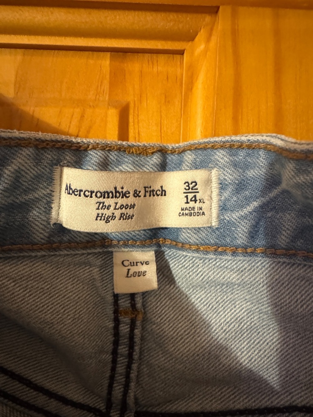 Abercrombie & Fitch Light Blue High-Rise Loose Jeans - Picture 2 of 3